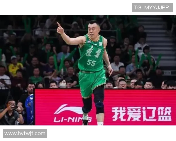 韩德君：从篮球新星到中国男篮的中流砥柱，见证时代的变迁与荣耀